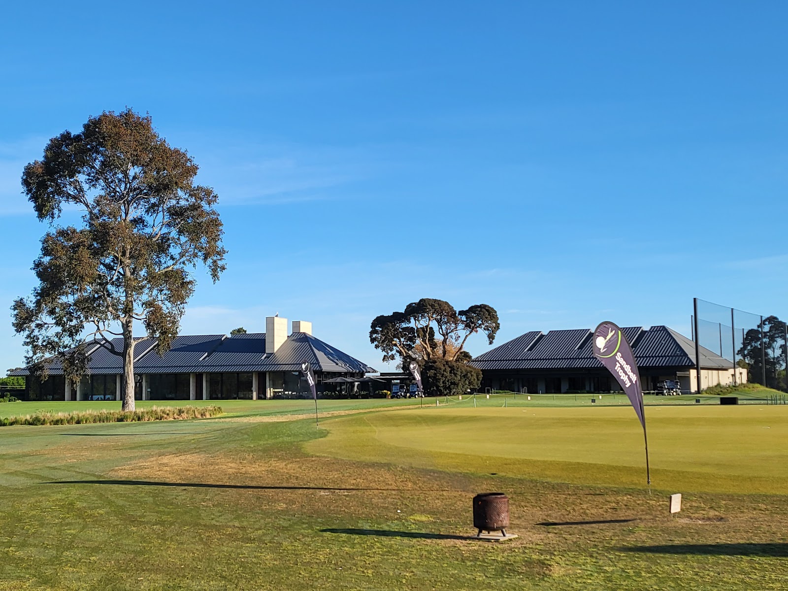 The Metropolitan Golf Club, sandbelt fairway and crisp greenside bunkering near Melbourne, Australia