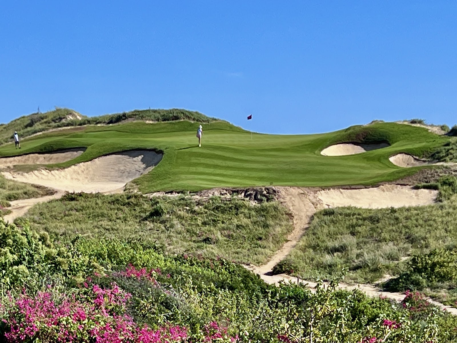 Diamante Dunes Course, sandy dunes and fairway running toward the Pacific at Cabo San Lucas, Mexico