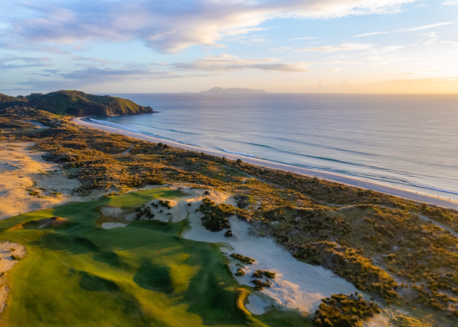 Te Arai Links, dune links fairways running to the Pacific north of Auckland