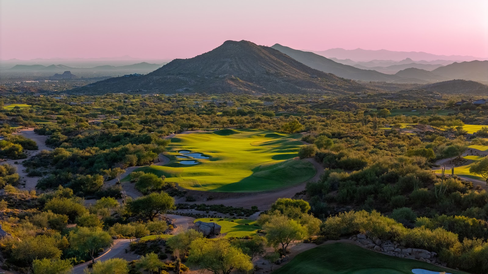 Sonoran Desert golf course near Scottsdale Arizona, illustrating Arizona and Scottsdale golf deals