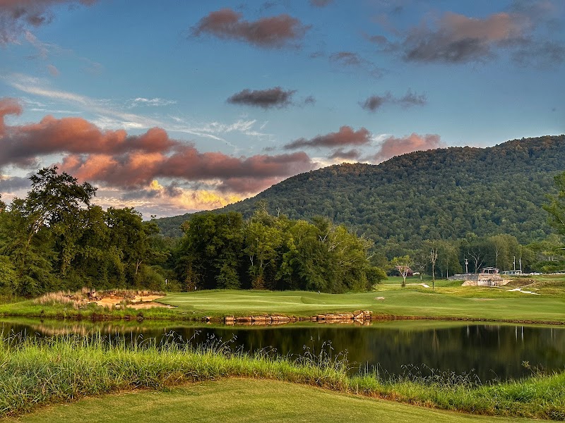 Sweetens Cove Golf Club, wildly contoured greens in the Sequatchie Valley, Tennessee